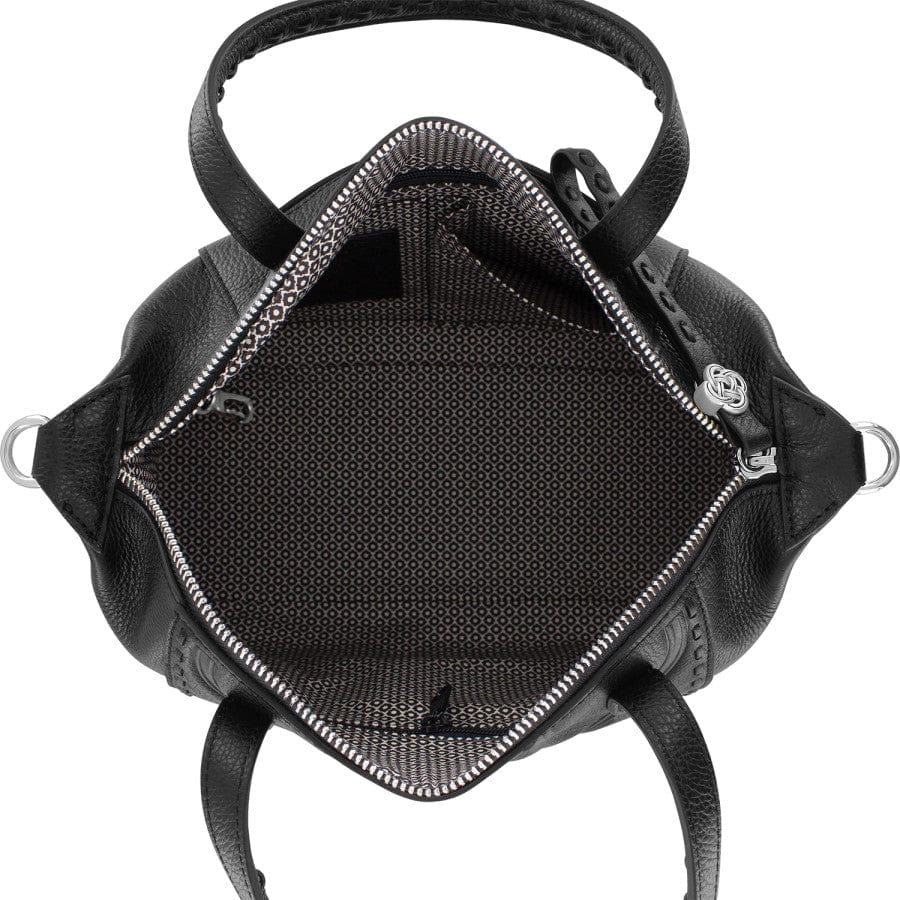  Janelle Satchel