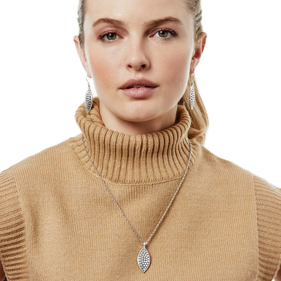  Pebble Leaf Short Necklace