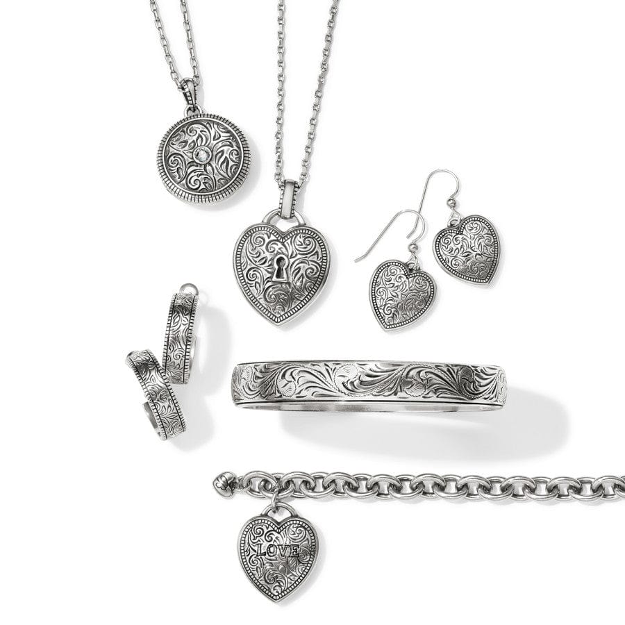  Romanza Round Locket Necklace